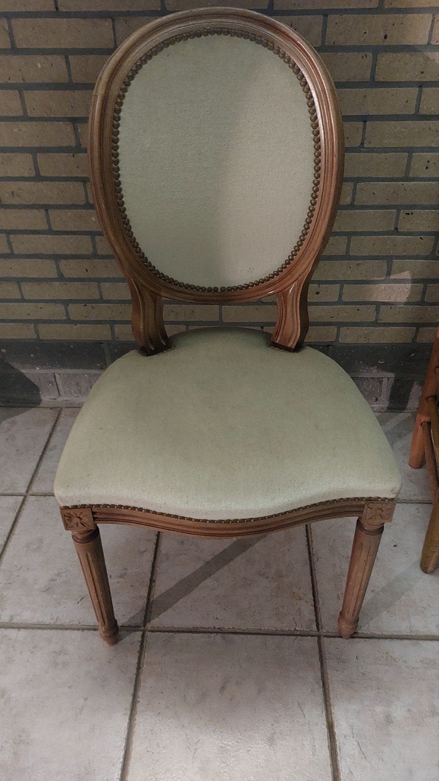 5 chaises, Enlèvement