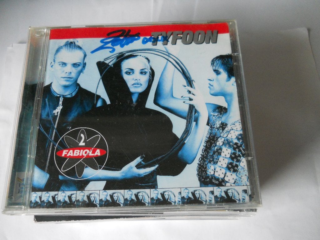 2 CD S - 2 FABIOLA - TYPHON, CD & DVD, CD | Dance & House, Enlèvement ou Envoi, Comme neuf, Premier pressage, Musique d'ambiance ou Lounge