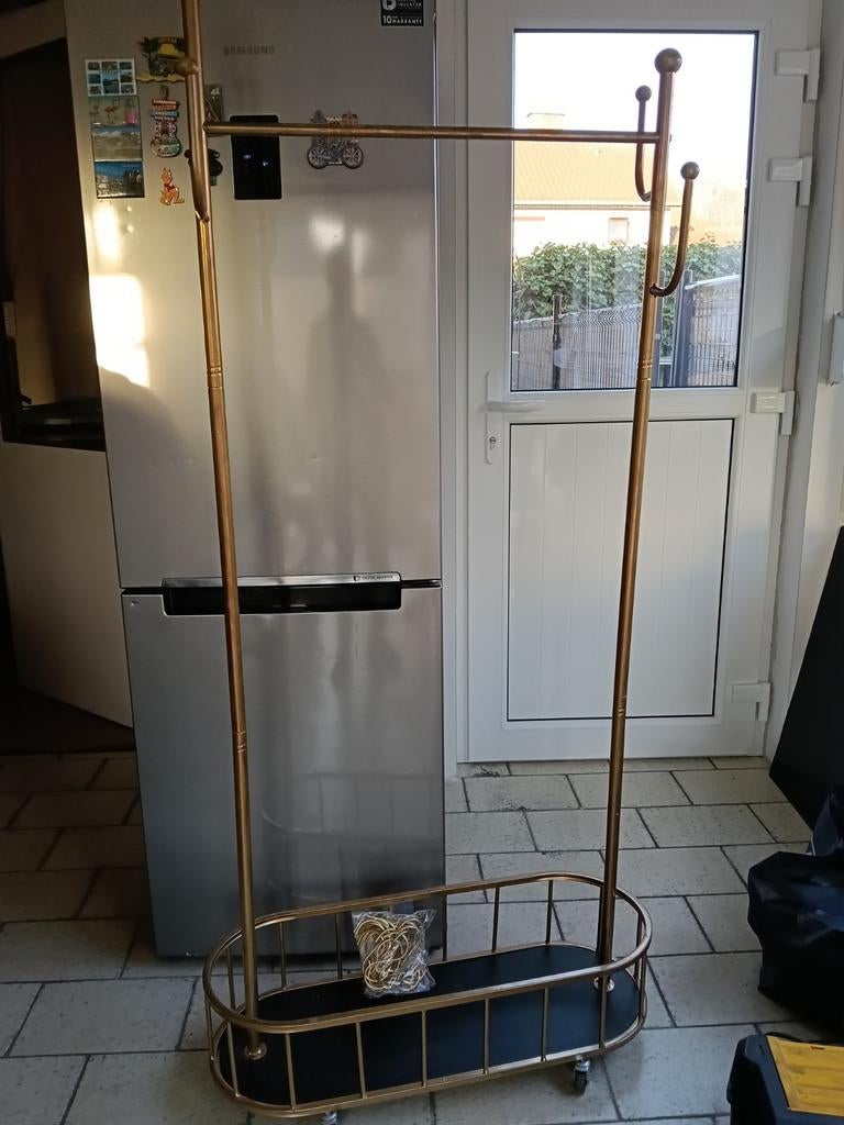 Kleding rek, Enlèvement