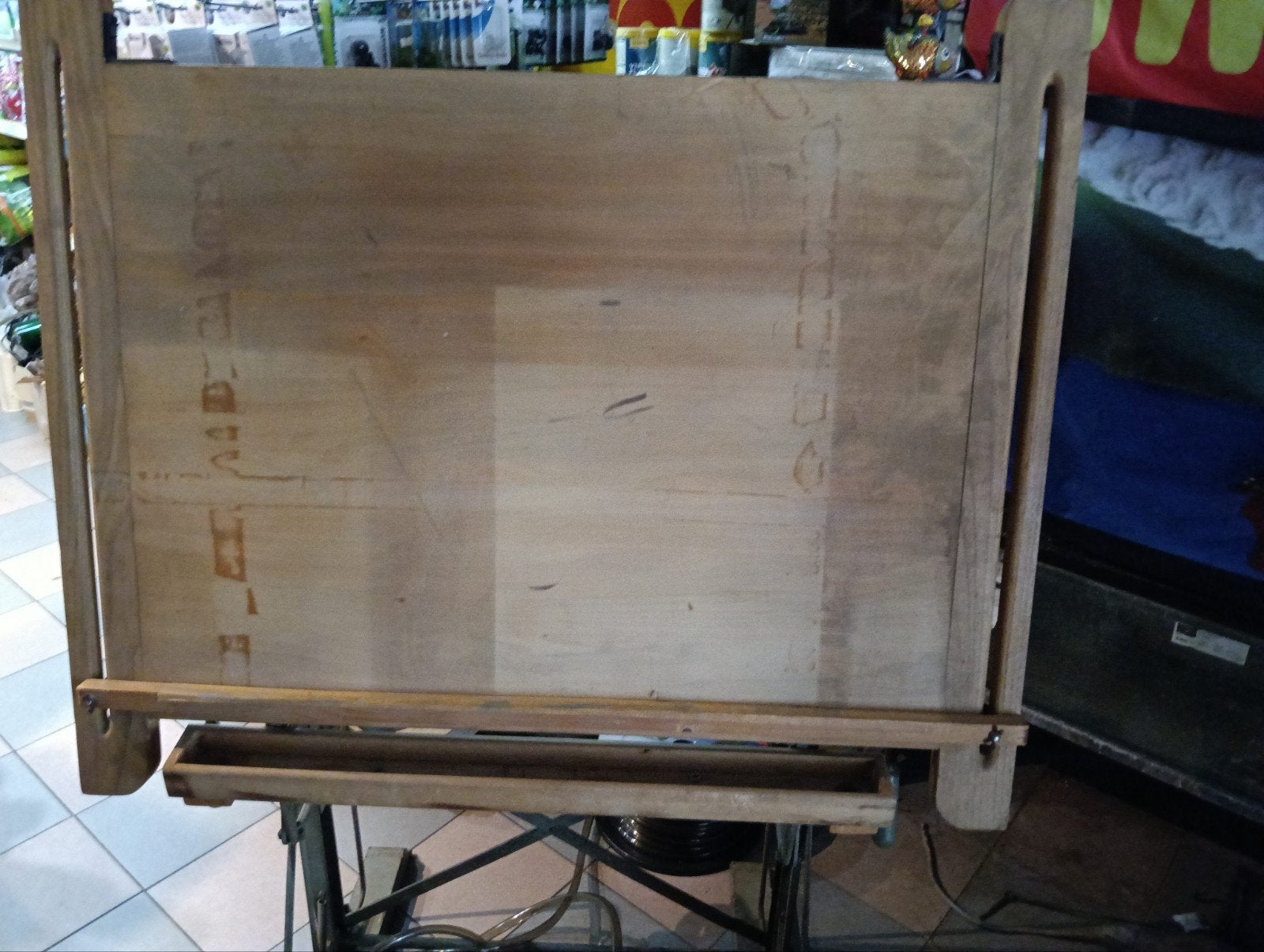 Bureau de dessin en bois et en fonde ., Enlèvement ou Envoi