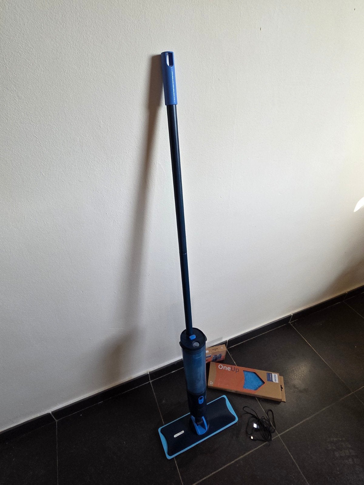 Serpillère électrique PHILIPS, Maison & Meubles, Produits de nettoyage, Enlèvement, Mop ou Serpillière