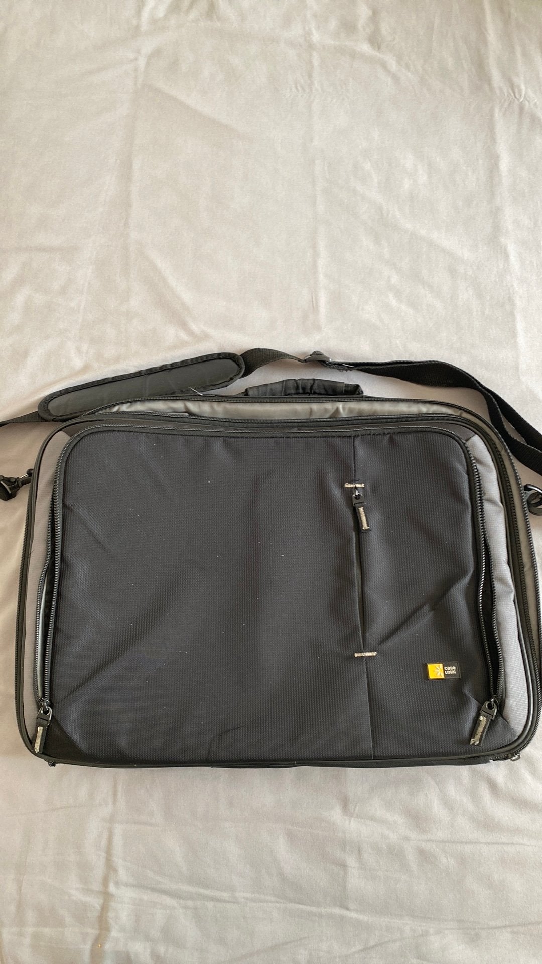 Laptoptas merk Case Logic, Ophalen, Gebruikt, Gevoerd laptopvak, Zwart