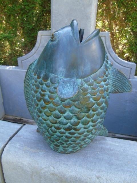 poisson en bronze , jet d eau vertical .., Enlèvement ou Envoi, Neuf, Autres matériaux, Fontaine