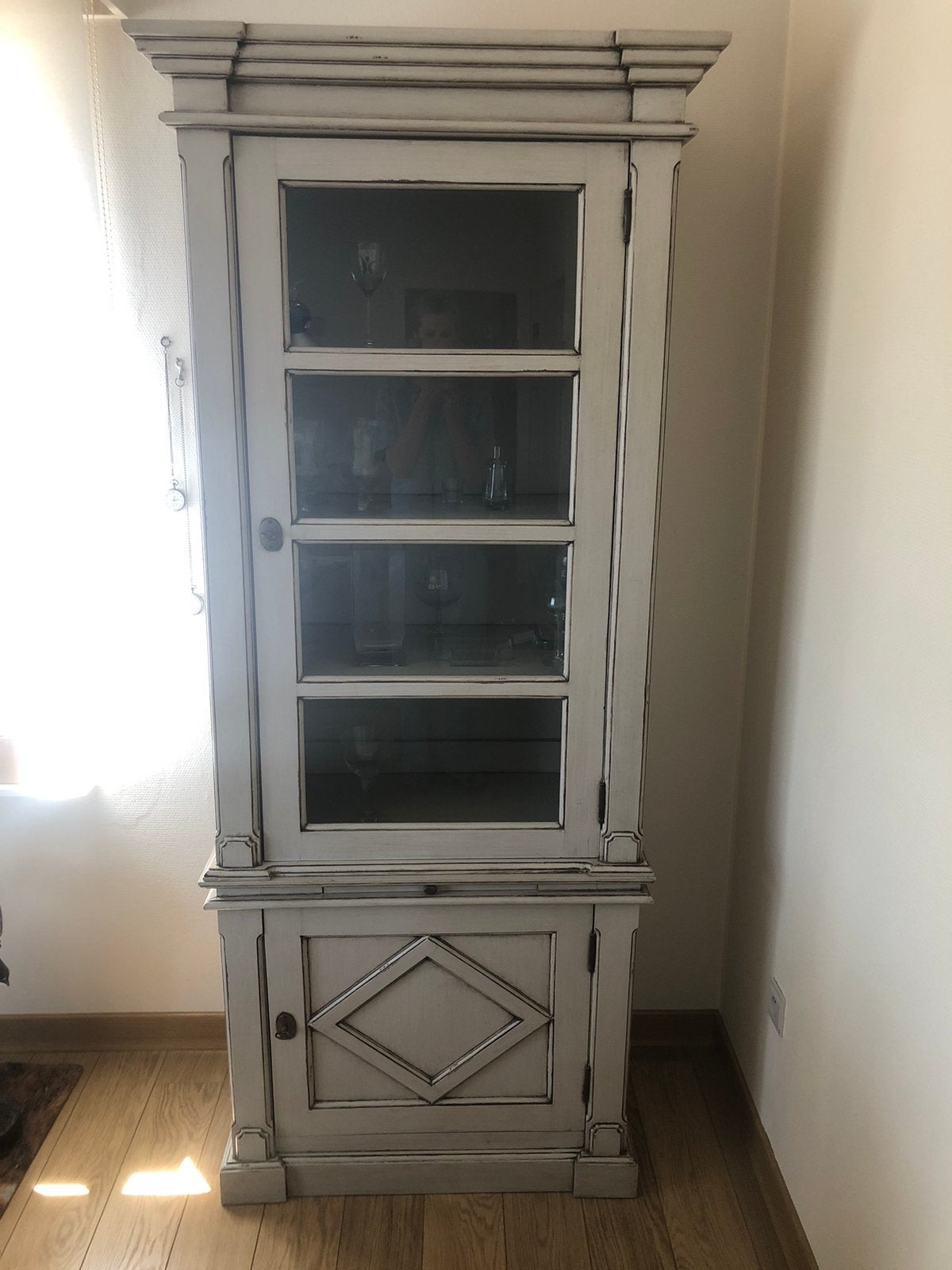 VITRINE EN BOIS BLANC, KLASSIEK, Comme neuf, 100 à 150 cm, Enlèvement