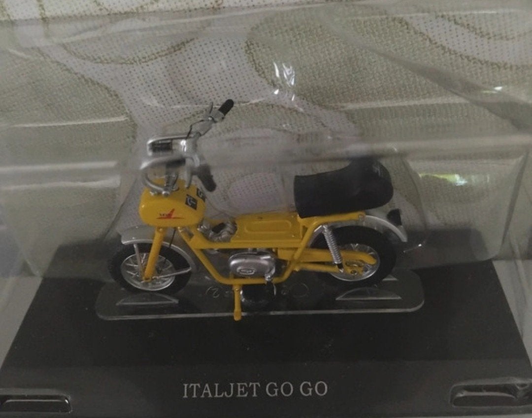 Italjet Go Go brommer, geel 1:18 in ongeopende blister., Ophalen of Verzenden
