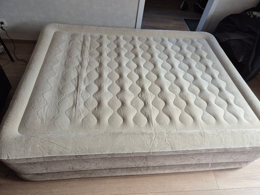 luchtmatras intex ultra, Caravanes & Camping, Matelas pneumatiques, Enlèvement, Pompe intégrée, Comme neuf