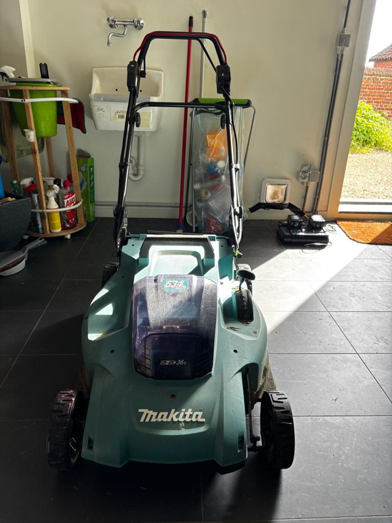 MAKITA DLM539CT2 2x18V LXT accu-grasmaaier zelftrekkend 53cm, Ophalen, Accu-grasmaaier, Mulchfunctie