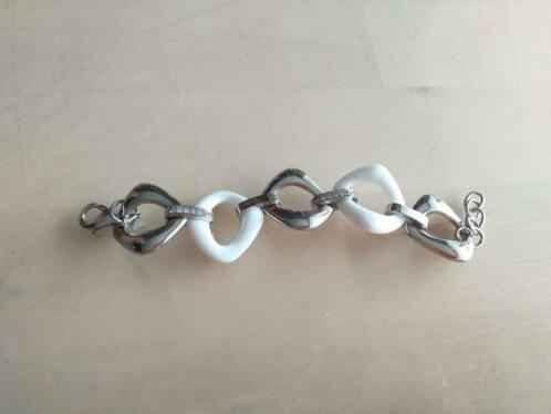 Nieuwe zilverkleurige met witte armband van Victoria, Handtassen en Accessoires, Armbanden, Ophalen of Verzenden, Nieuw