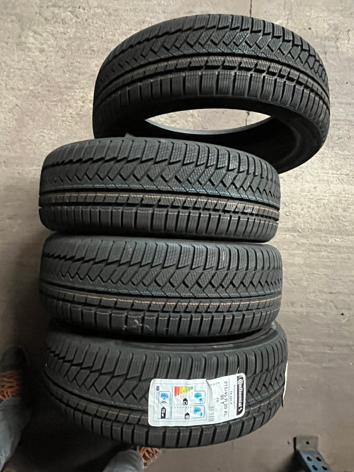 Winterbanden Continental, Auto-onderdelen, Banden en Velgen, Ophalen, 215 mm, Nieuw, Winterbanden