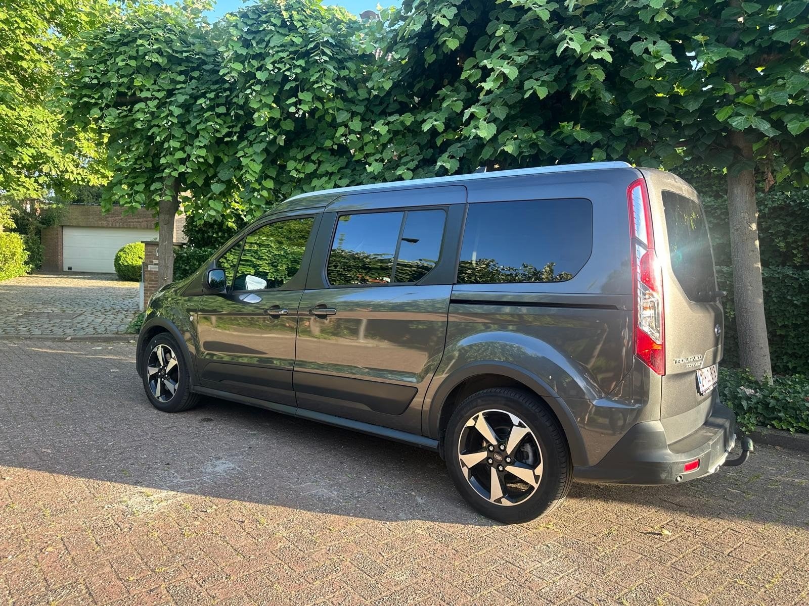 Ford Tourneo Connect 1.5D Active Automaat 7Zit Pano L, Auto's, Ford, Automaat, Particulier, Trekhaak, Te koop
