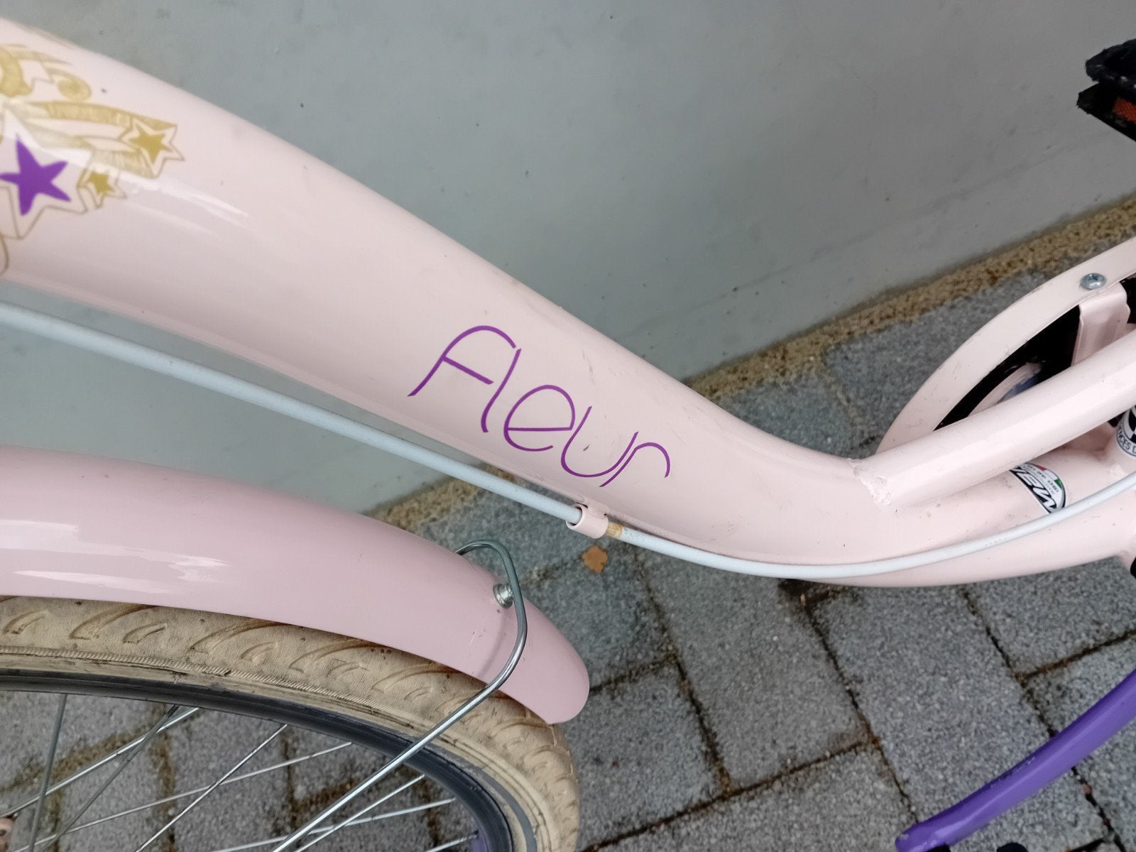 Vélo MBM Fleur 24 pouces 6 vitesses pour fille NOUVEAU PRIX, Vélos & Vélomoteurs, Enlèvement, Comme neuf, Frein sur jante, Oxford Sparta Batavus Norta gazelle Granville Sparta cube trek