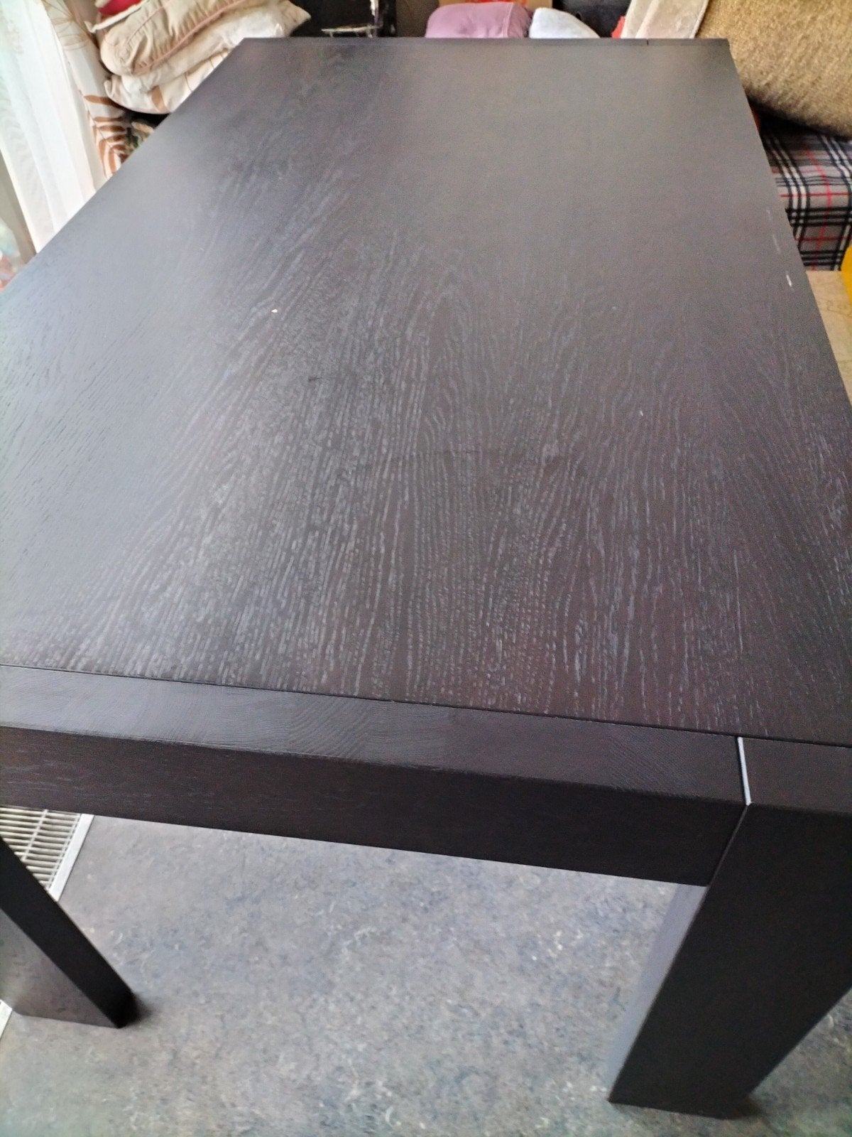 Grote eettafel, Enlèvement