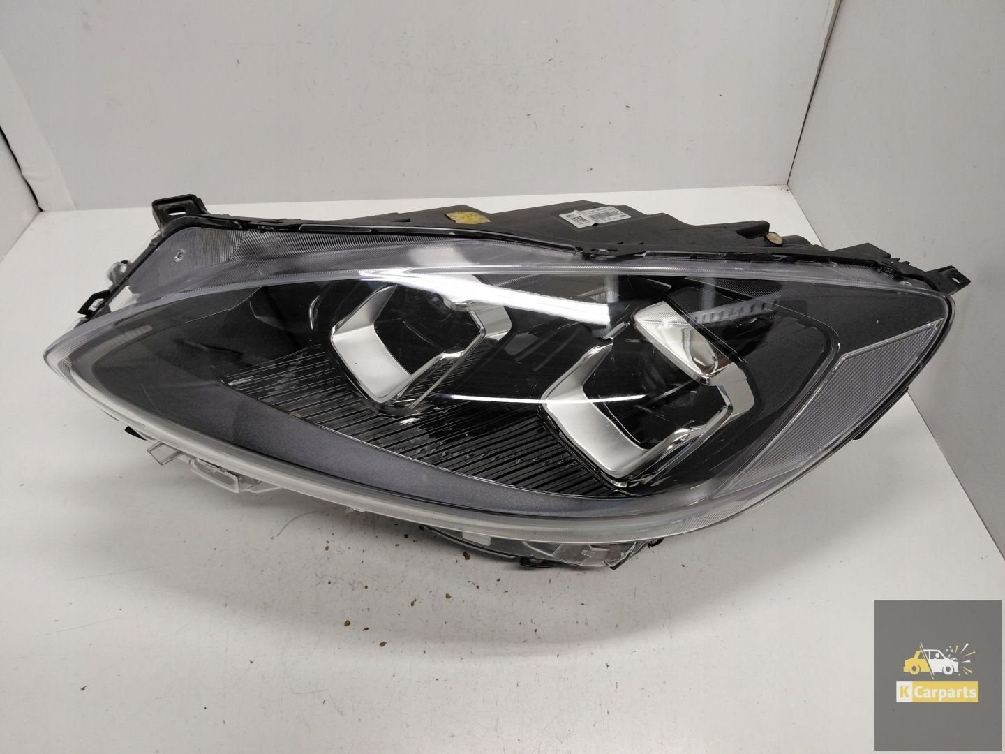LV4B-13E017-AL, Phare LED complet pour Ford Kuga MK3 avec 2, Info@ford.com, Ford Motor Company, American Road 1
48126  Dearborn