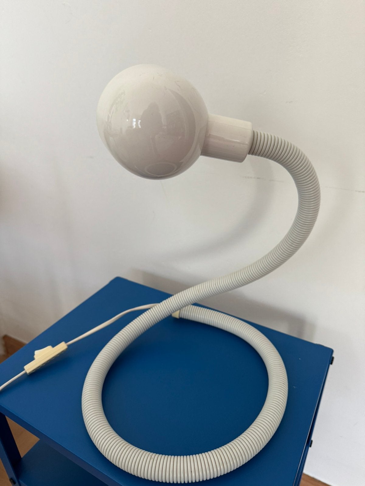 Mid century Vintage ‘snake’ Lamp – Wit, Ophalen of Verzenden, Gebruikt, Metaal, Minder dan 50 cm