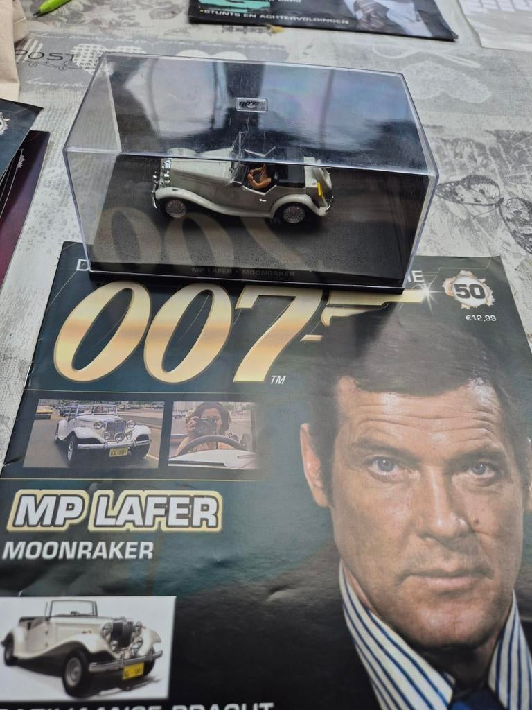 1.43 james bond auto met boekje nr 50 mp lafer, Hobby en Vrije tijd, Modelauto's | 1:43, Ophalen of Verzenden, Auto