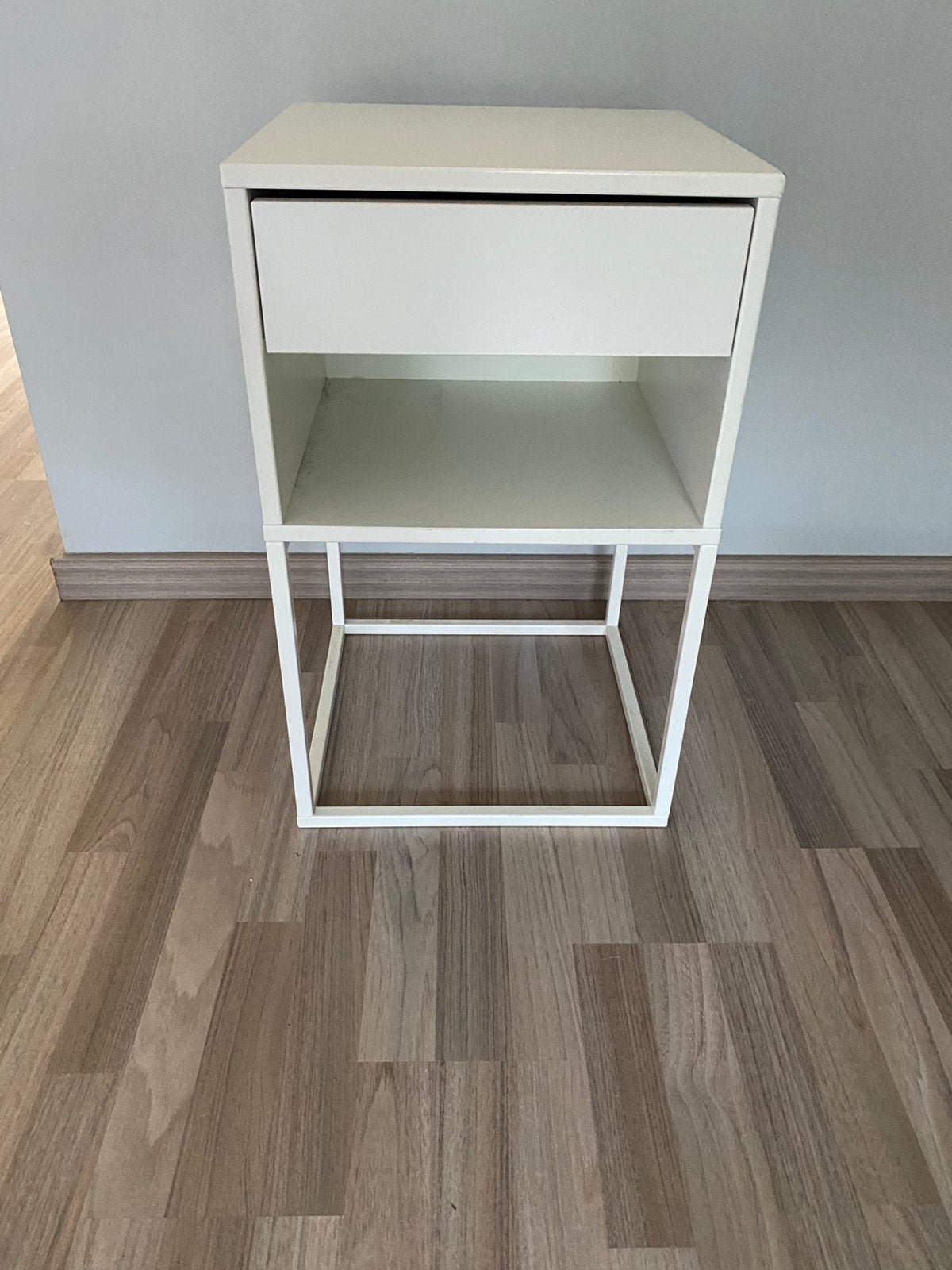 Nachtkastje ikea, Huis en Inrichting, Slaapkamer | Nachtkastjes, Ophalen, Gebruikt, 55 tot 70 cm, 45 tot 65 cm