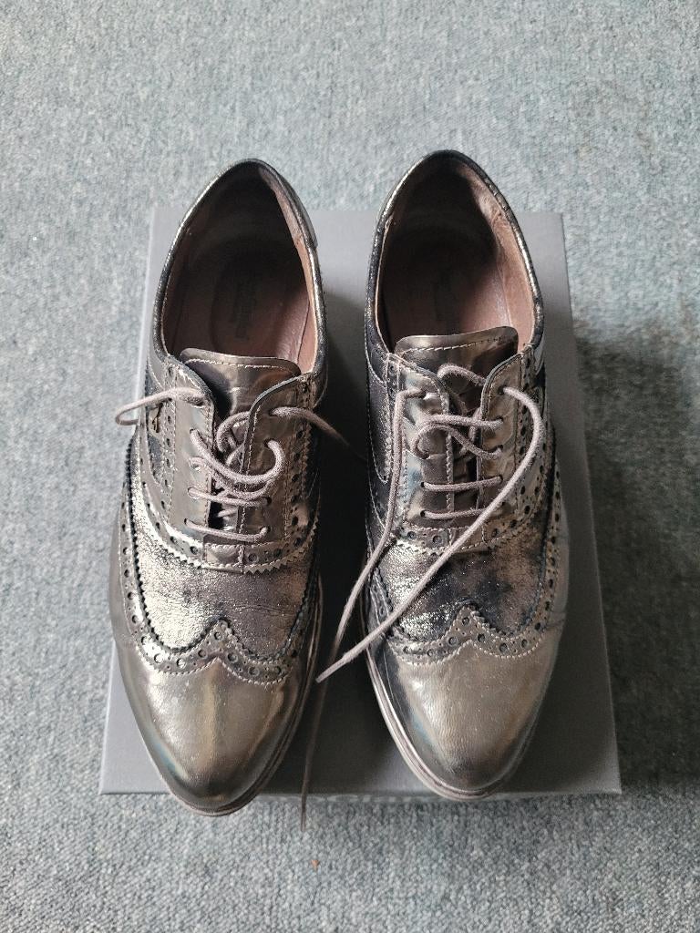 Bronskleurige veterschoenen NeroGiardini, Enlèvement ou Envoi, Autres couleurs, Autres types, Porté