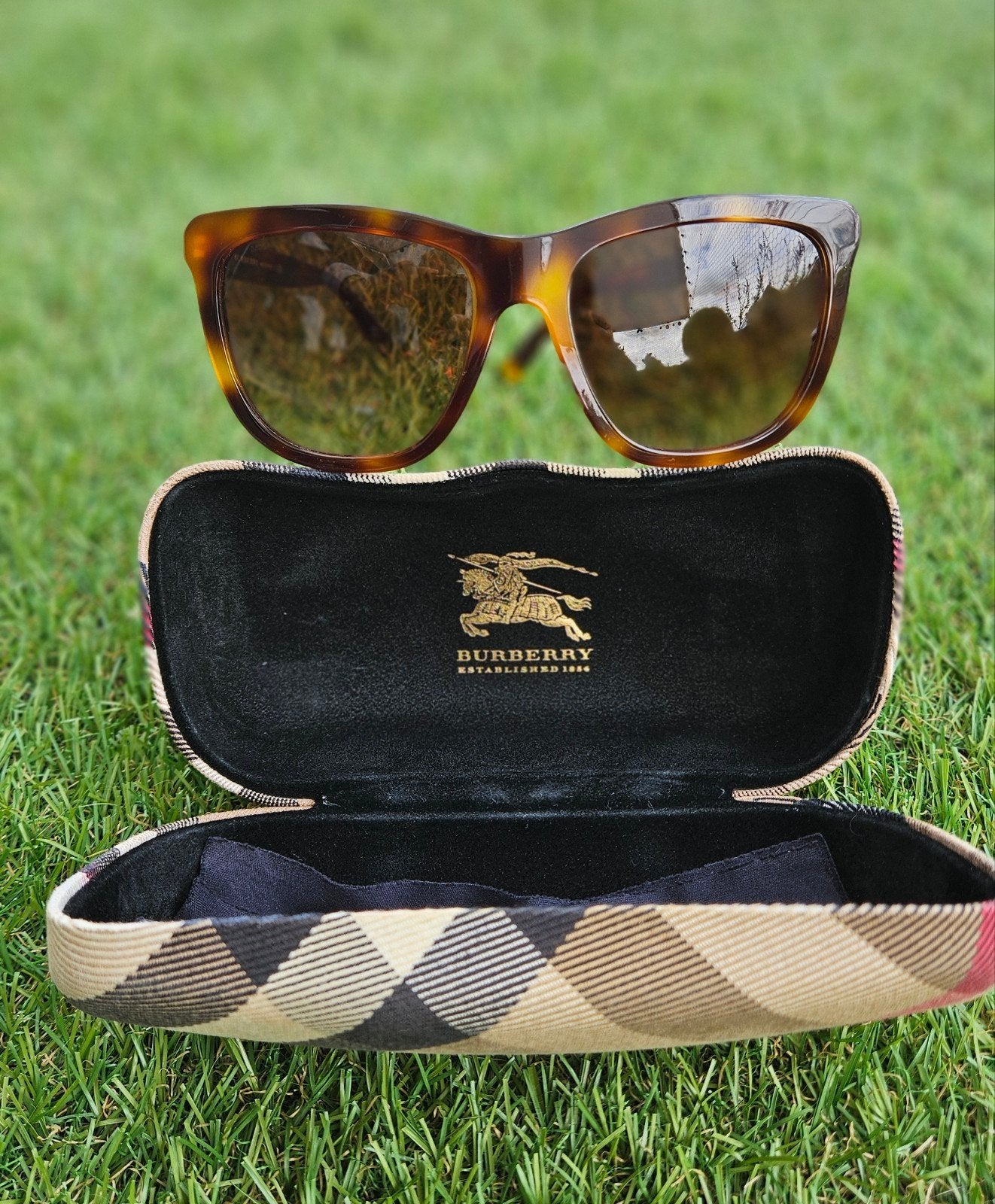 lunette de soleil burberry authentique acheté 300 euros., Enlèvement ou Envoi