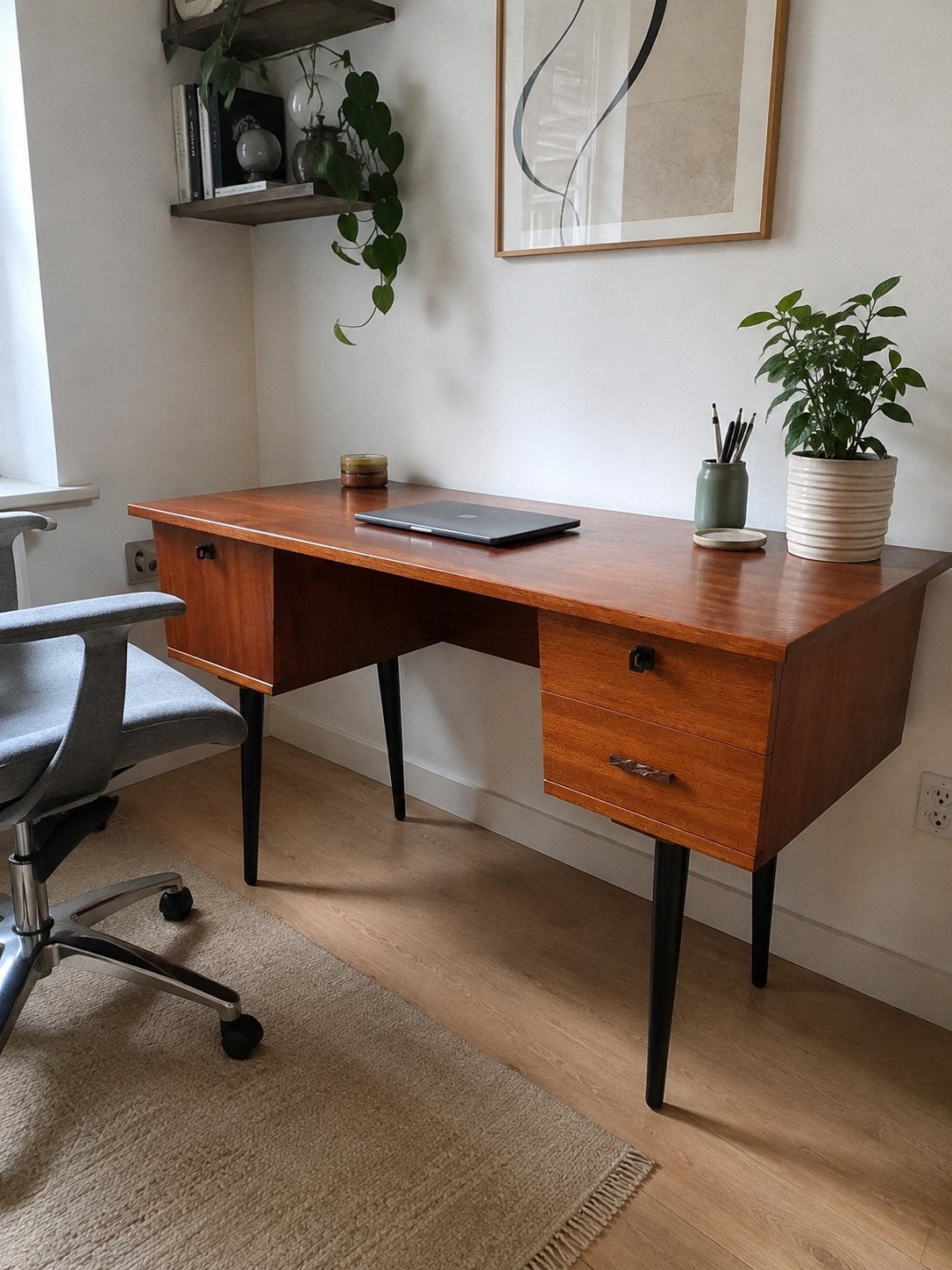Vintage houten bureau – mid-century design, Ophalen, Hout, Met lades, Bruin