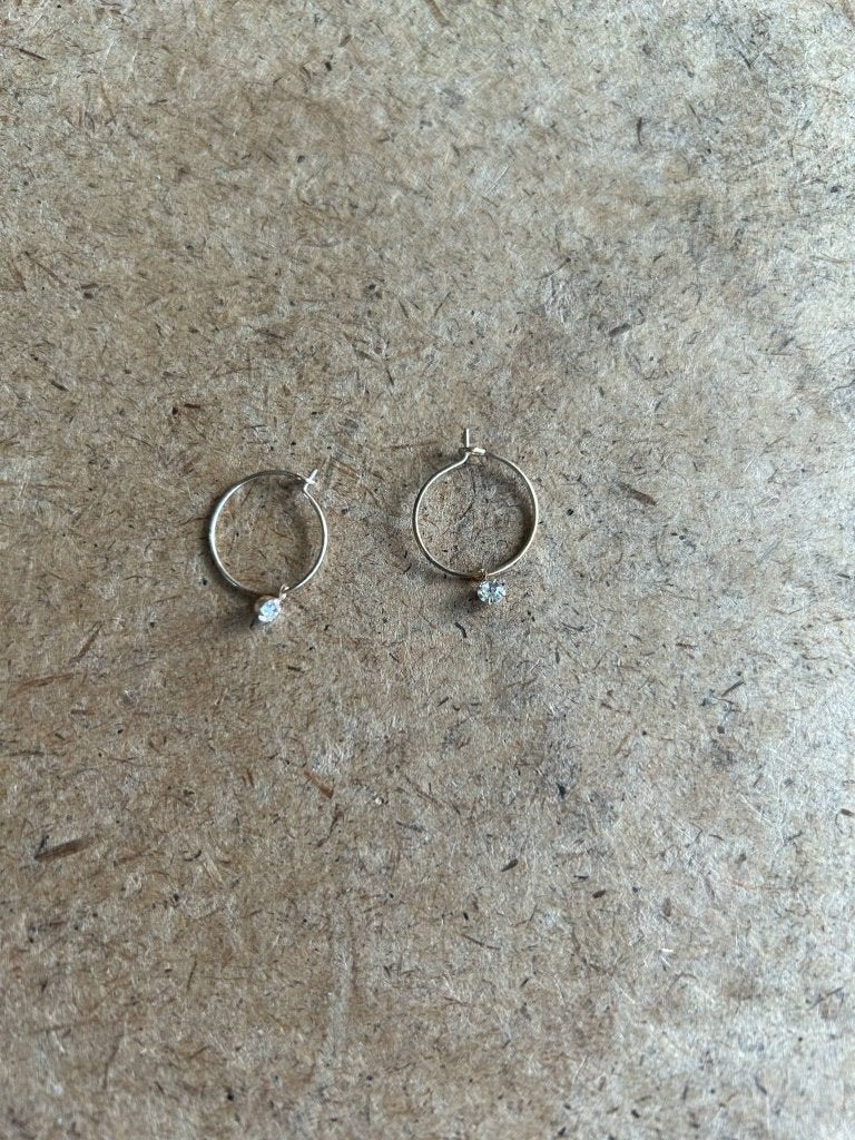 Boucle d’oreille avec petites perles blanches, Handtassen en Accessoires, Oorbellen, Ophalen, Zo goed als nieuw, Bruin, Hangers
