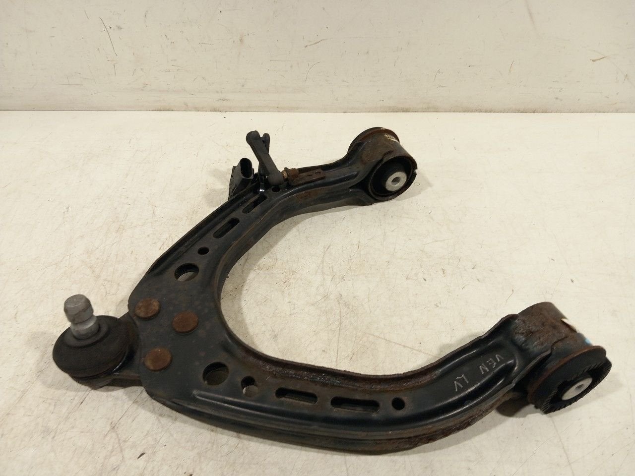 Draagarm links voor Tesla Model S, Onderdelen@venauto.nl, Van der Ven Autorecycling B.V., Gebruikt, Ettenseweg 76, 4706 PB Roosendaal, The Netherlands