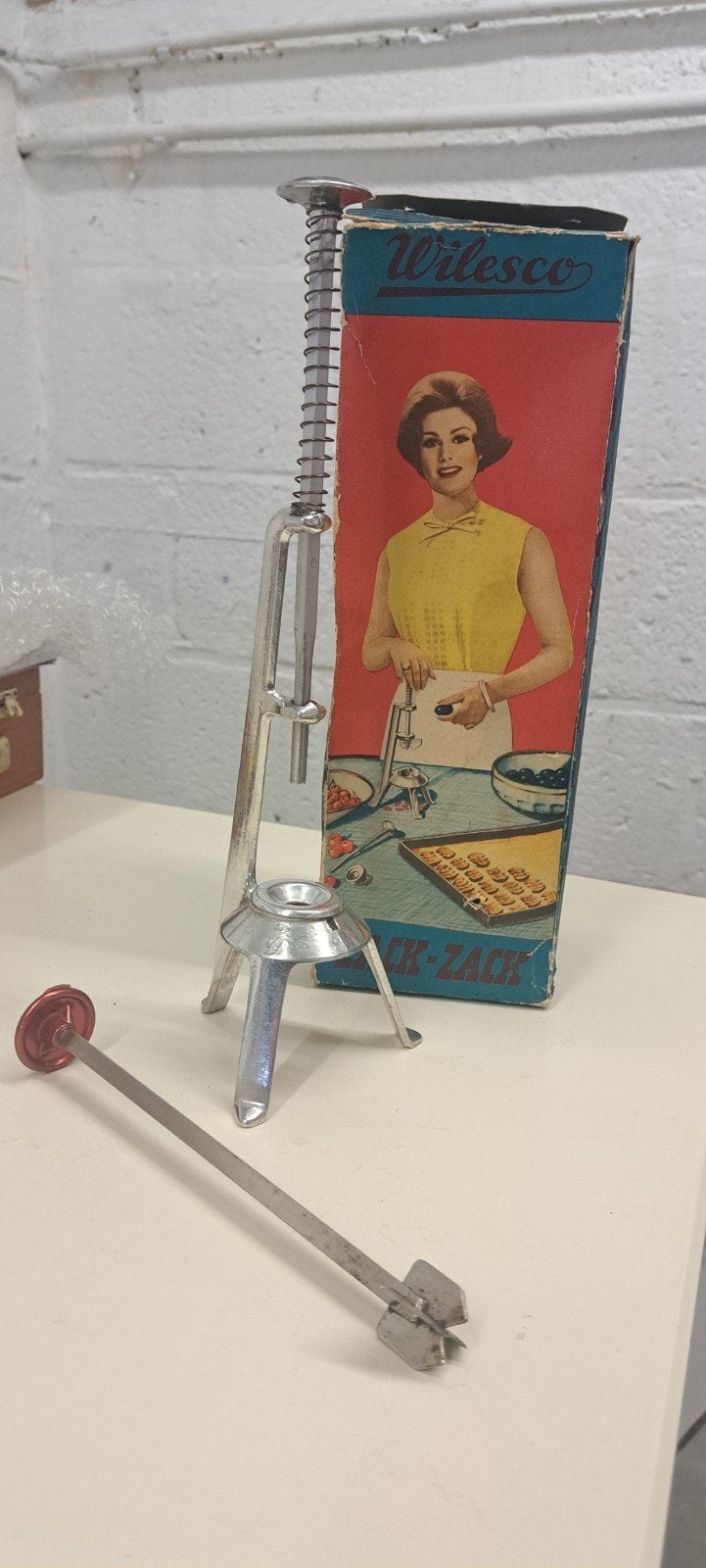 Vintage jaren 50 kersen/ pruimen ontpitter merk zack zack, Ophalen of Verzenden
