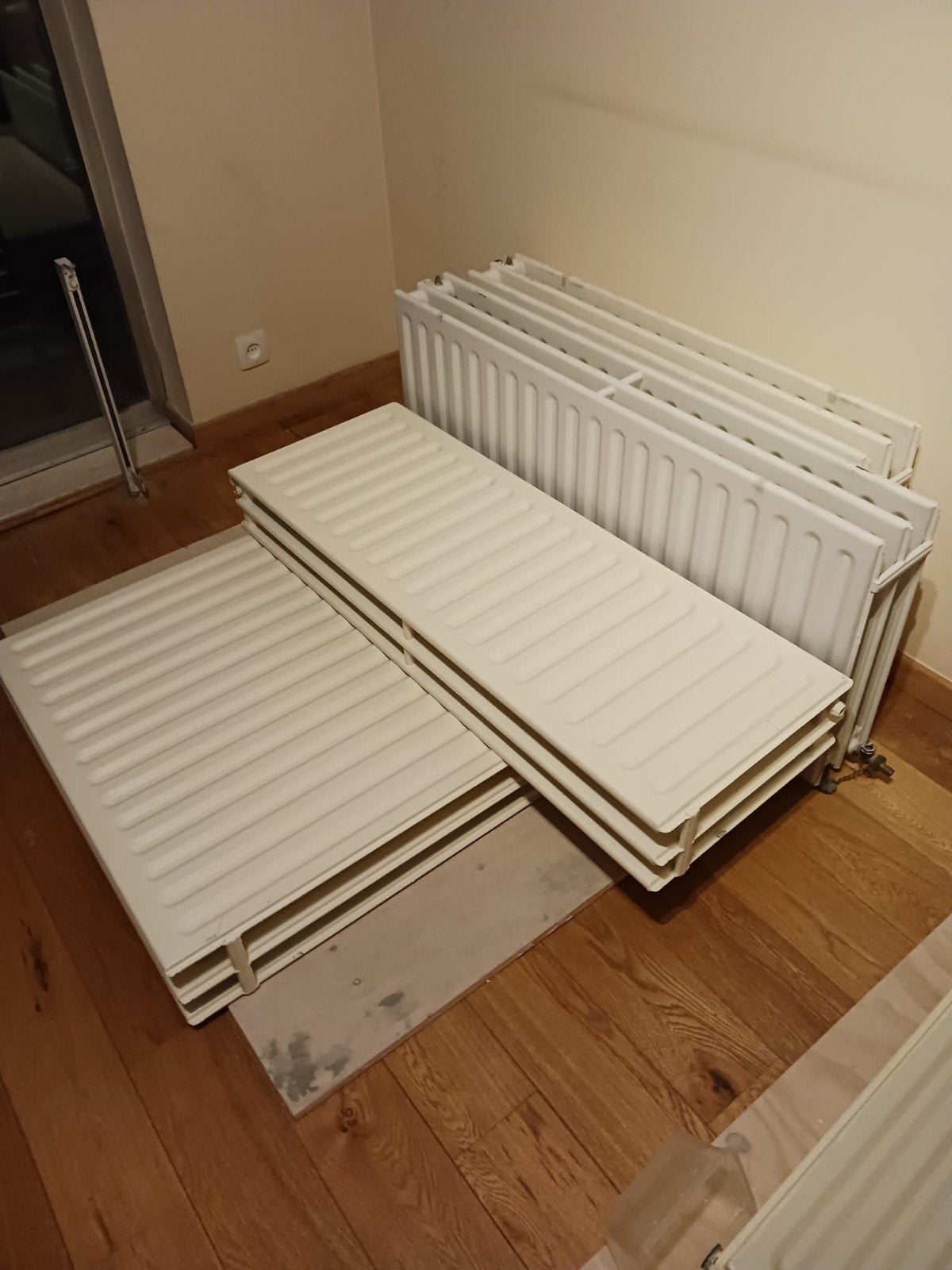 Ophalen van 6 radiatoren en aansluitbuizen, Ophalen, Gebruikt, Radiator