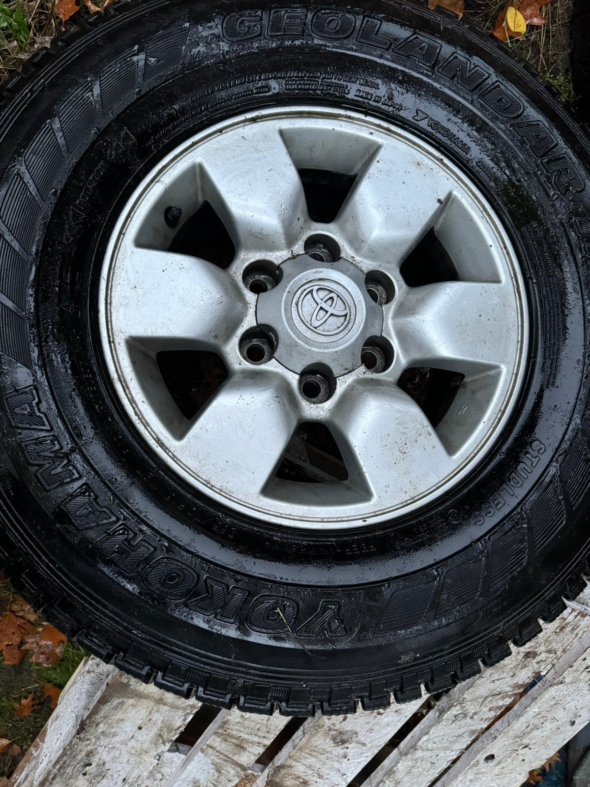 4 Jantes TOYOTA avec pneus hiver 265 65 R17, Enlèvement, Pneus hiver, Pneu(s)