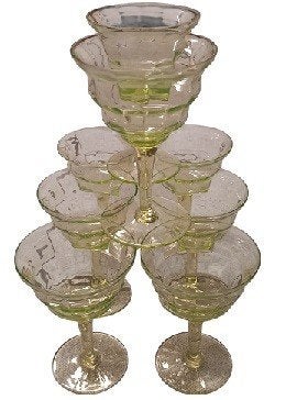 8 verres à vin en uranium., Antiquités & Art, Enlèvement