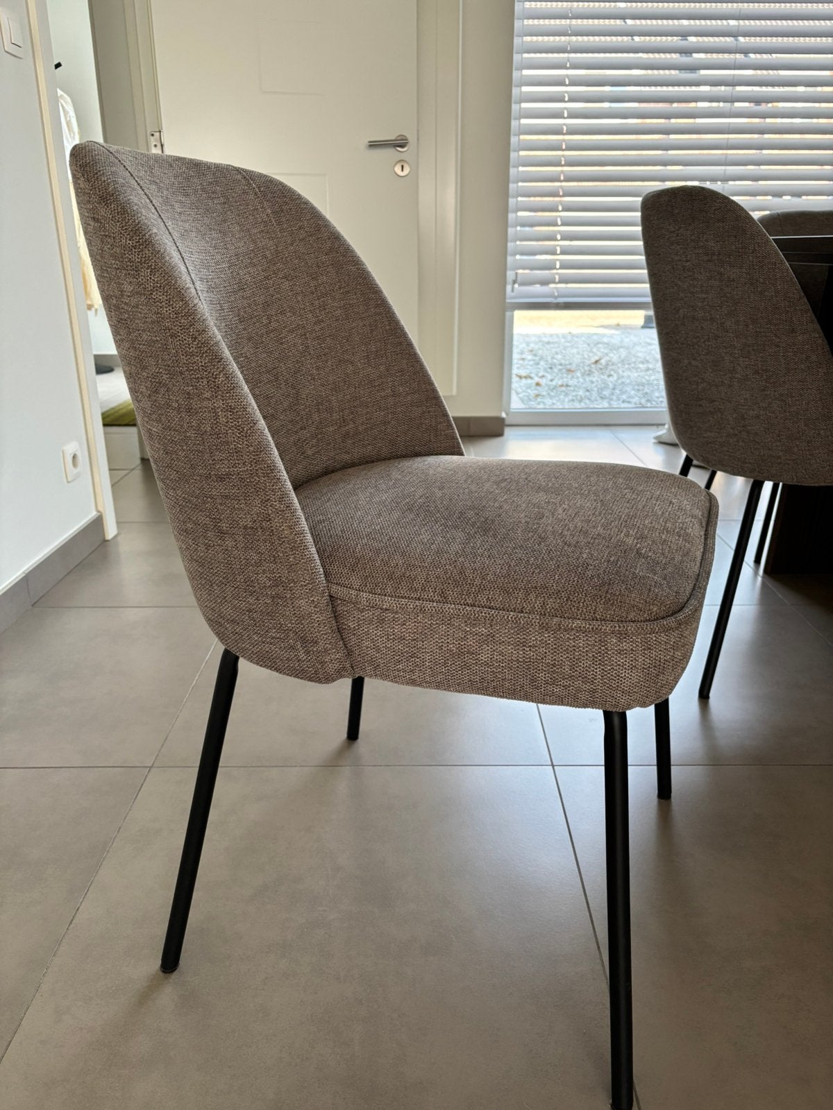 6 stoelen in stof zitgedeelte b 48cm/h 40 cm, Ophalen, Zo goed als nieuw
