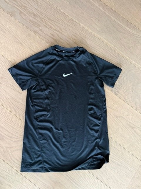 Nike t-shirt sport zwart M  NIEUW, Kinderen en Baby's, Kinderkleding | Overige, Ophalen of Verzenden, Nieuw, NIKE, Meisje