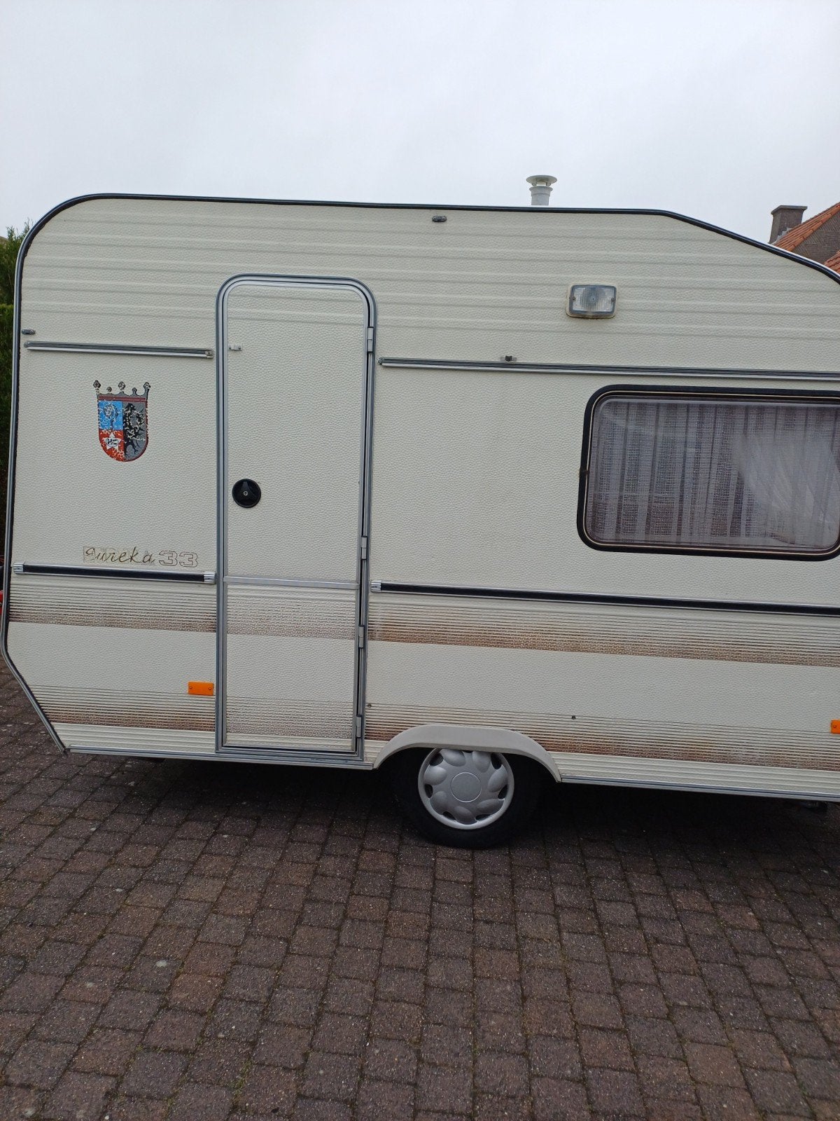 Te koop Mooie  Trek-Caravan 750 kg Eureka 33       €3.500,00, Caravans en Kamperen, Caravans, Home-car, Tot en met 3, Kachel, 4 tot 5 meter