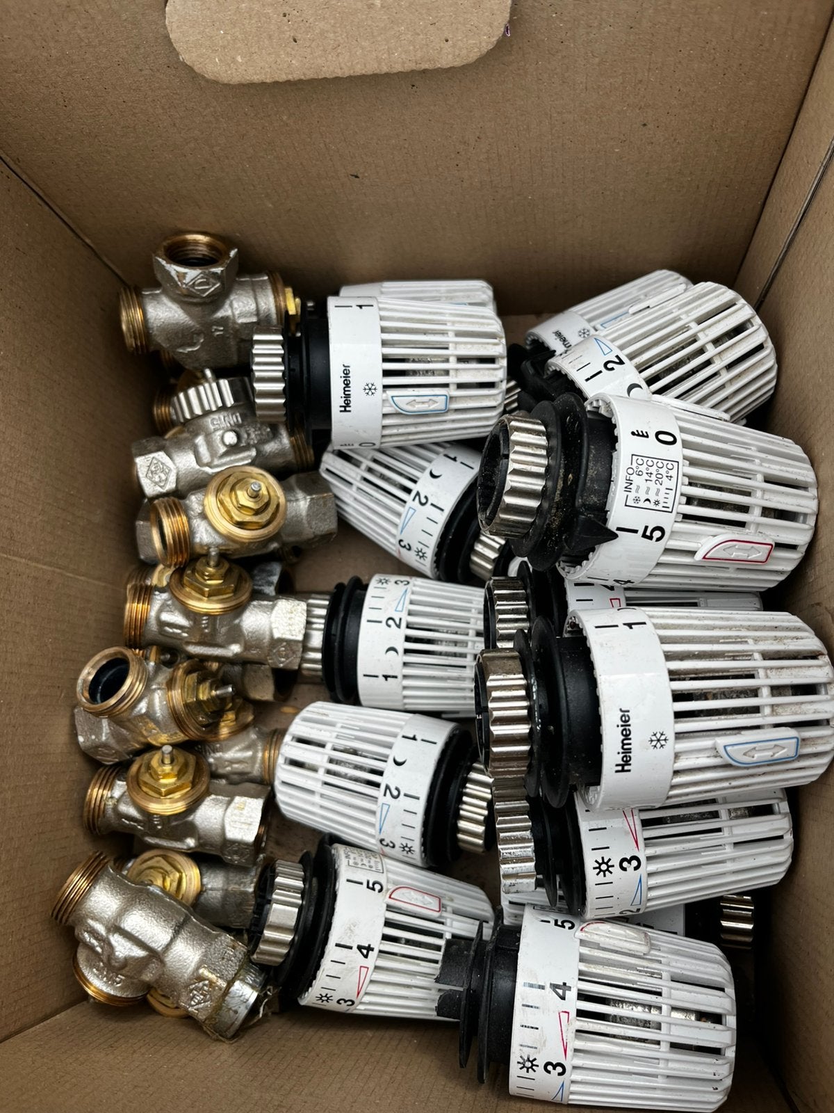 Lot de 15 vannes thermostatiques Heimeier fonctionnelles, Enlèvement, Utilisé, Thermostat