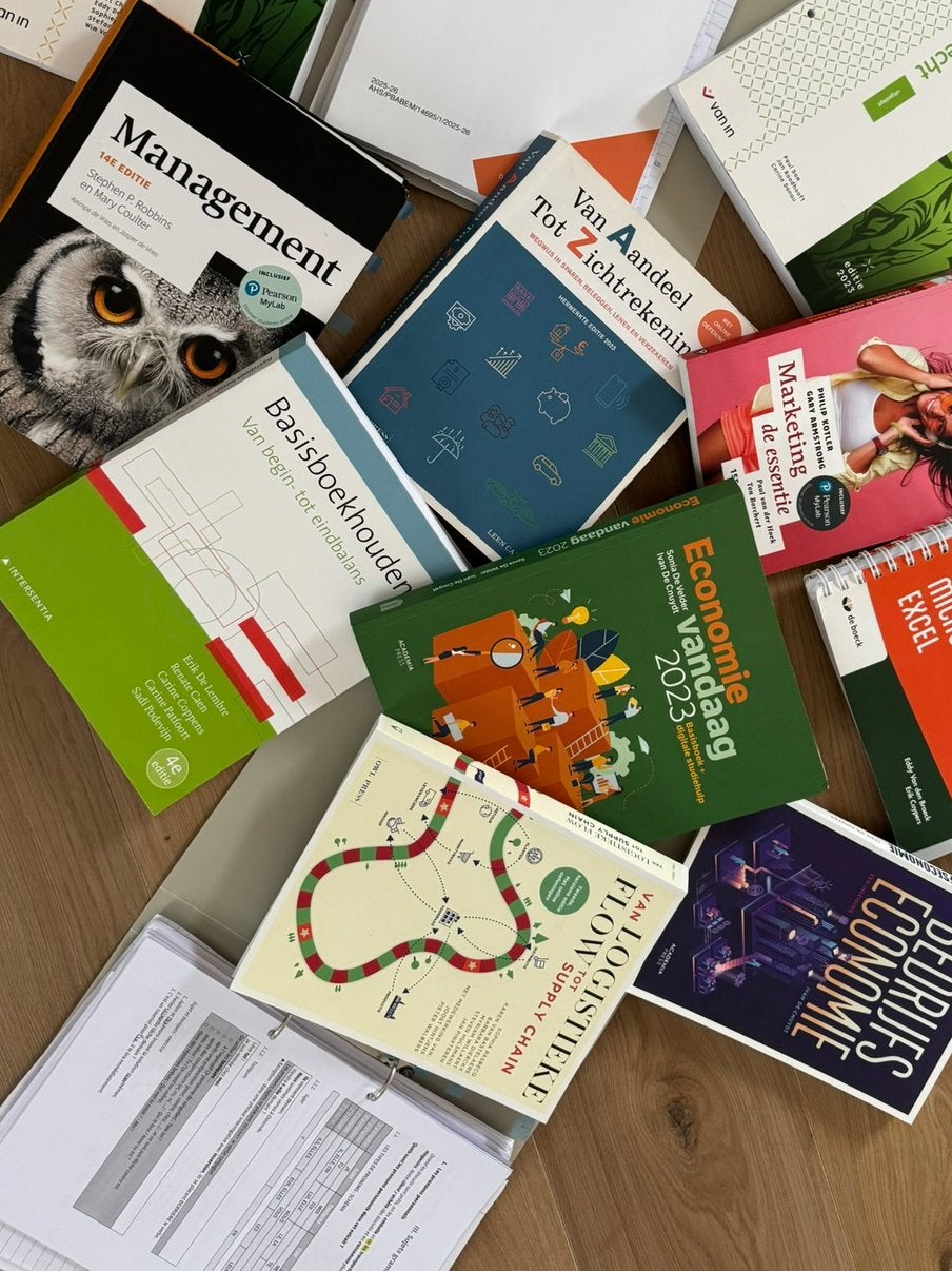 Studieboeken Bedrijfsmanagement 1e Bachelor, Enlèvement, Comme neuf
