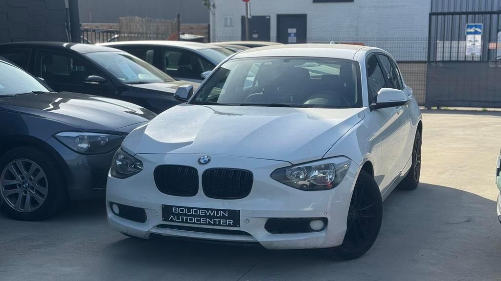 Bmw 1 Serie 116i 1.6Benzine 2012 157.xxxkm/Carplayy,Android, Auto's, Automaat, Zwart, Wit, https://public.car-pass.be/vhr/4d40ad46-b5e4-413b-bcb0-d481c80b19a8