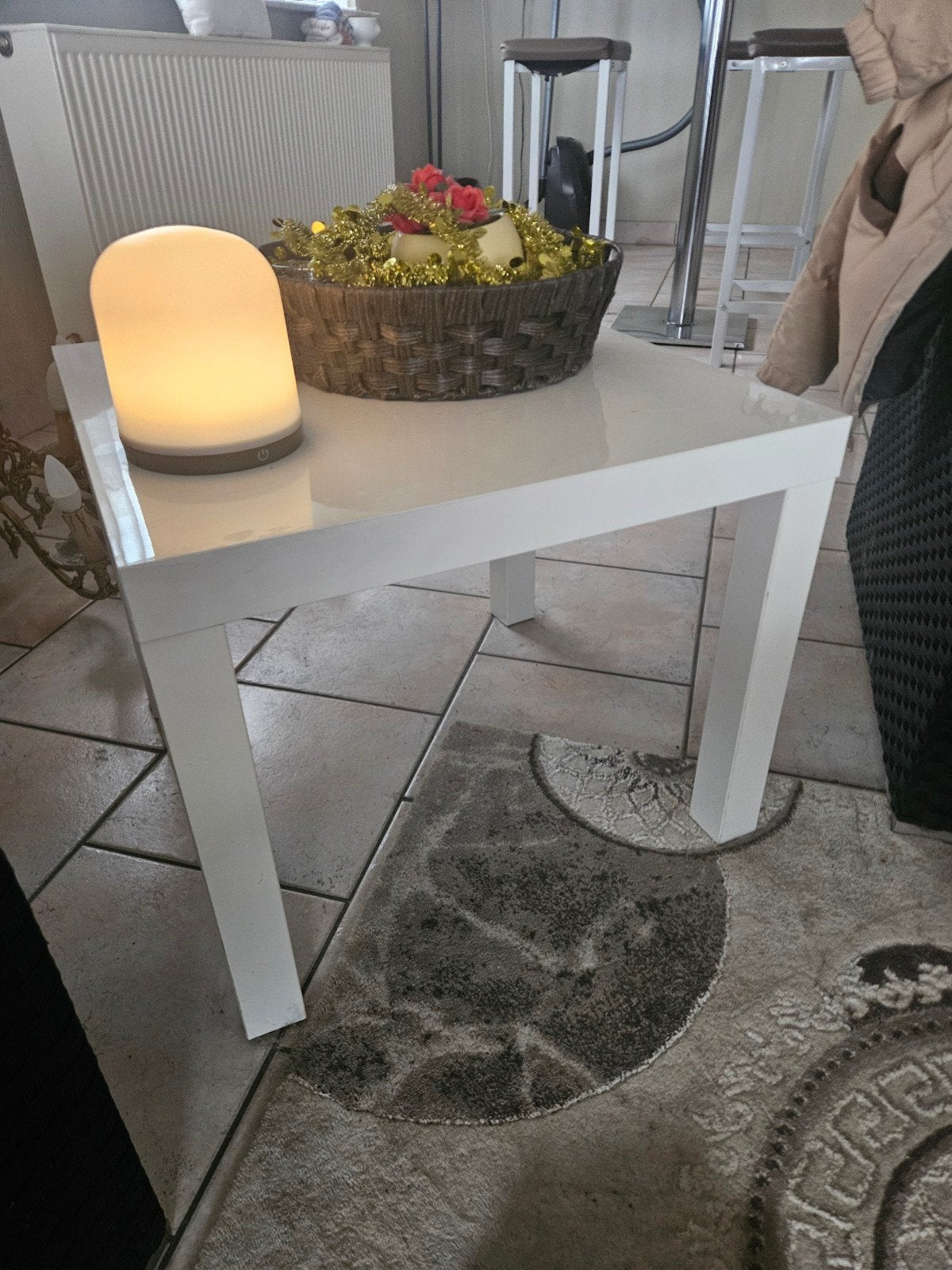 belle table d'appoint blanche, Maison & Meubles, Tables | Tables d'appoint, Enlèvement