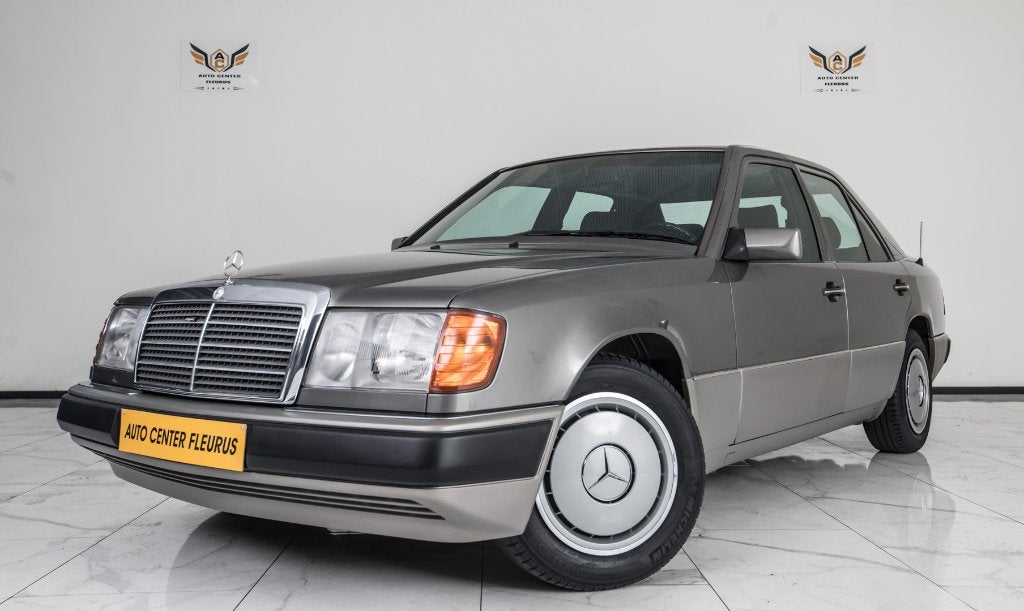Mercedes-Benz 250D Turbo, Auto's, 2500 cc, Bruin, https://public.car-pass.be/vhr/247fe4cf-5516-4aca-99c3-463ebcaecac9?lang=fr