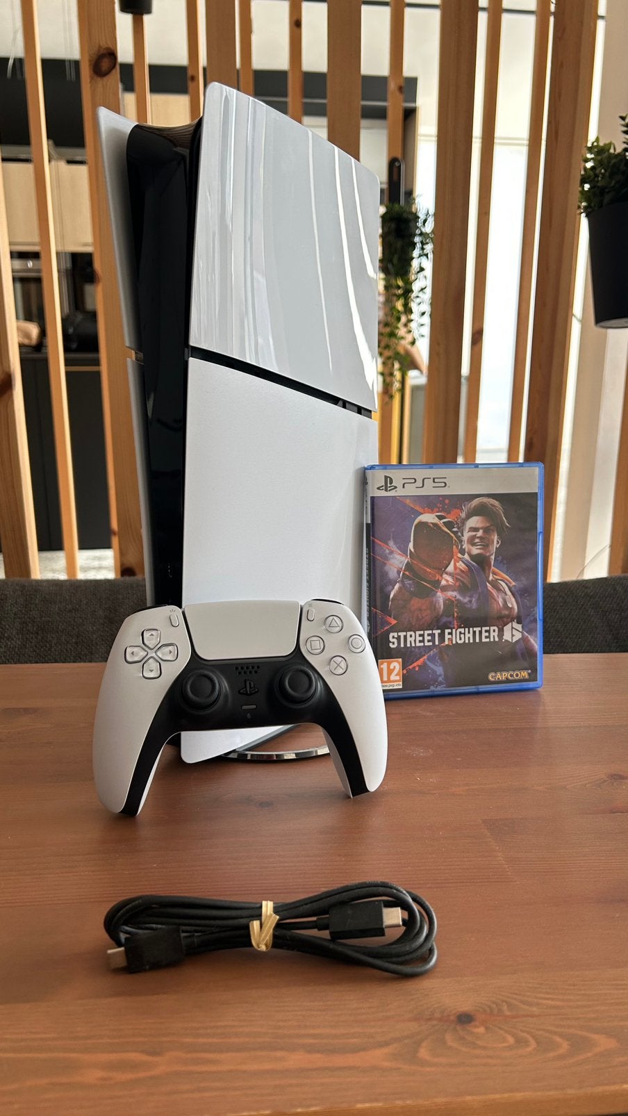 PlayStation 5 Slim Digital + manette DualSense + jeu, Enlèvement, Comme neuf, Playstation 5 Digital