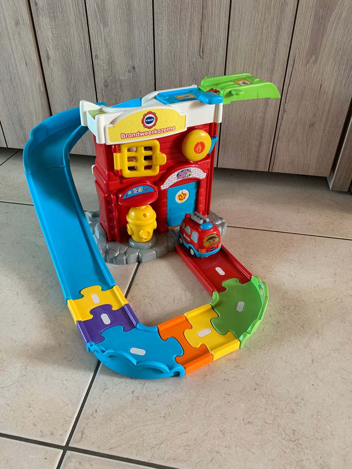 Vtech Toet Toet Auto brandweer Kazerne, Enlèvement, Comme neuf, 2 à 4 ans