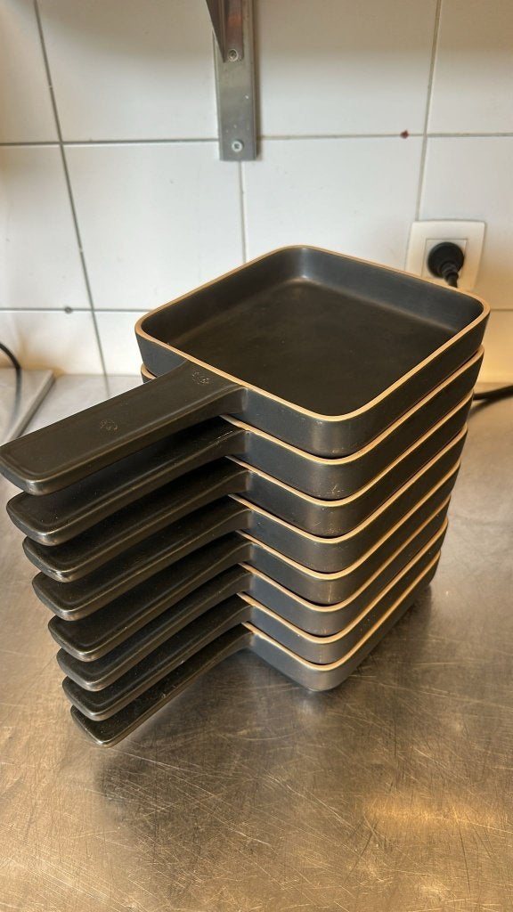 8 ovenpannetjes, Huis en Inrichting, Keuken | Potten en Pannen, Ophalen of Verzenden, Zo goed als nieuw, Gietijzer, Kookpan of Snelkookpan