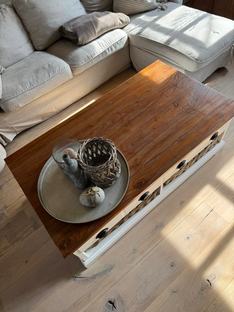 Grote salontafel met rieten manden, Enlèvement, Comme neuf