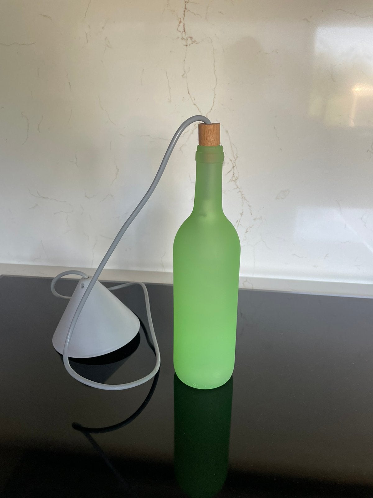 Verlichting fles, Huis en Inrichting, Lampen | Hanglampen, Ophalen, Nieuw