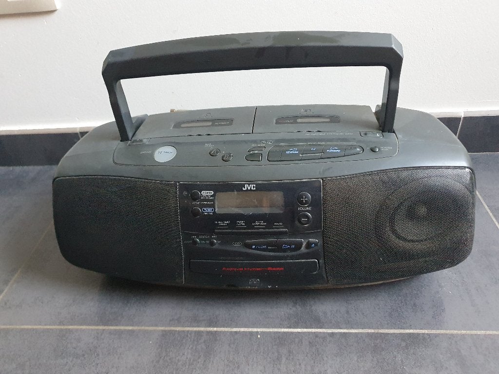 Radio cassette JVC, Enlèvement, JVC