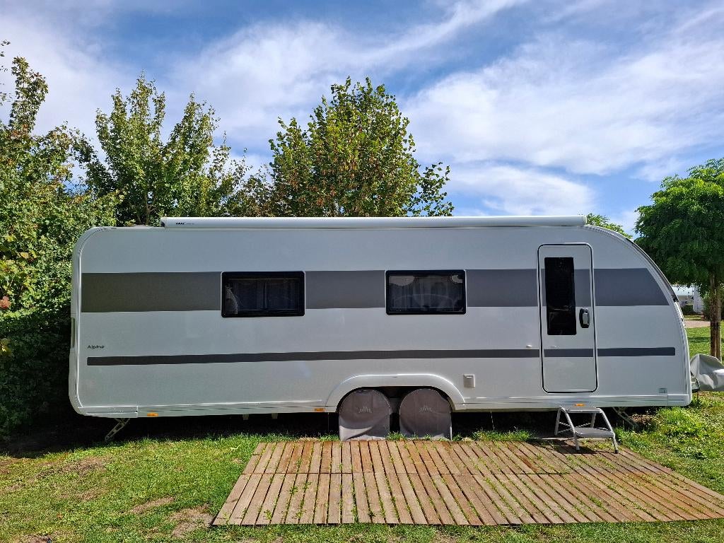 caravan, Caravans en Kamperen, Caravans, Particulier, tot en met 4, 1500 - 2000 kg, Rondzit, Adria, Omvormbare zithoek, Queensbed