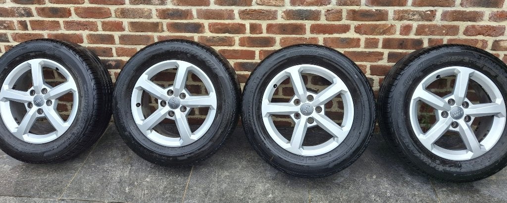 4 jantes en alu Audi Q2 d'origine avec 4 pneus bridgestone, 215 mm, 16 pouces, Véhicule de tourisme, Pneus été