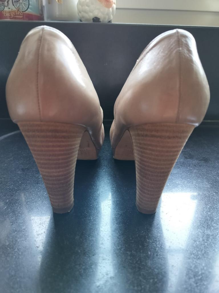 Nathan Baume hakken, Ophalen, Beige, Zo goed als nieuw, Schoenen met hoge hakken