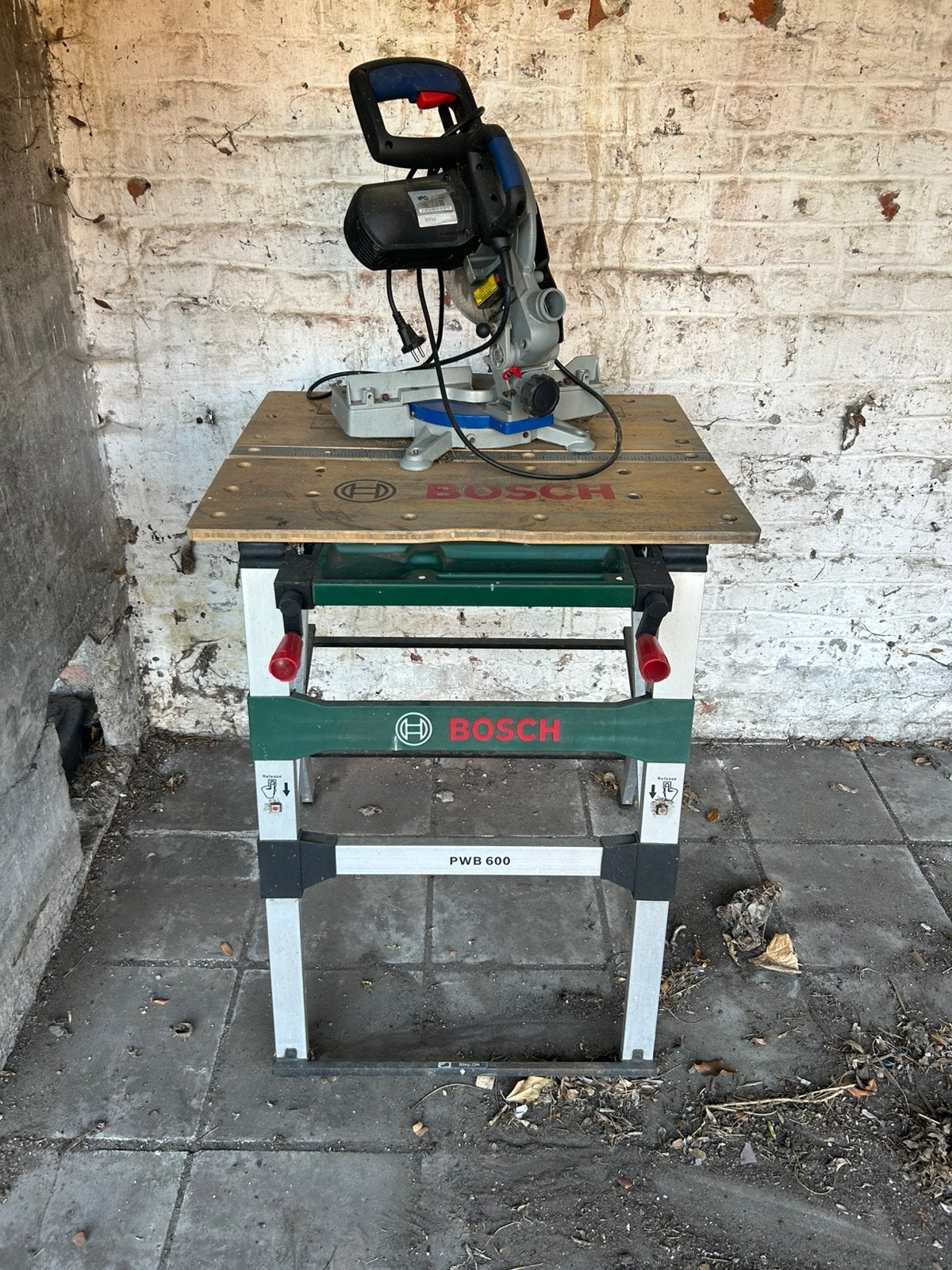 Etabli Bosch, Bricolage & Construction, Outillage | Scies mécaniques, Enlèvement, Utilisé, Scie circulaire