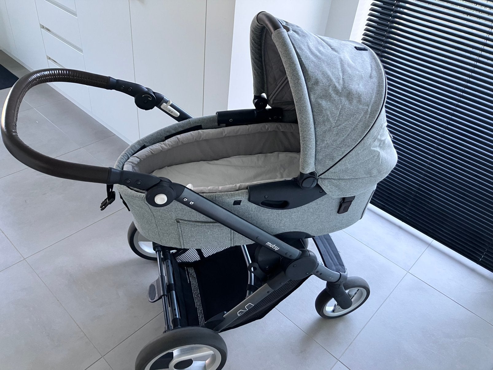 Mutsy Evo kinderwagen incl accessoires, Ophalen, Zo goed als nieuw, Kinderwagen, Mutsy