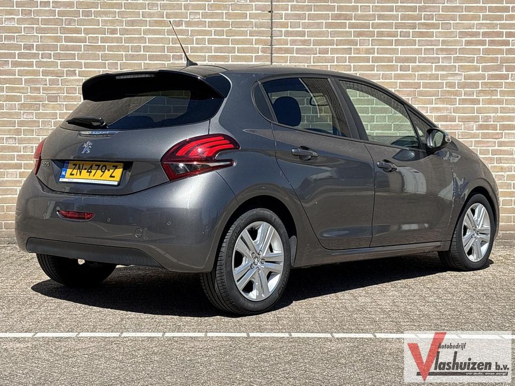 Peugeot 208 1.2 PureTech Signature | € 4.950,- NETTO! |, Auto's, Peugeot, Bedrijf, Handgeschakeld, Grijs, Navigatiesysteem