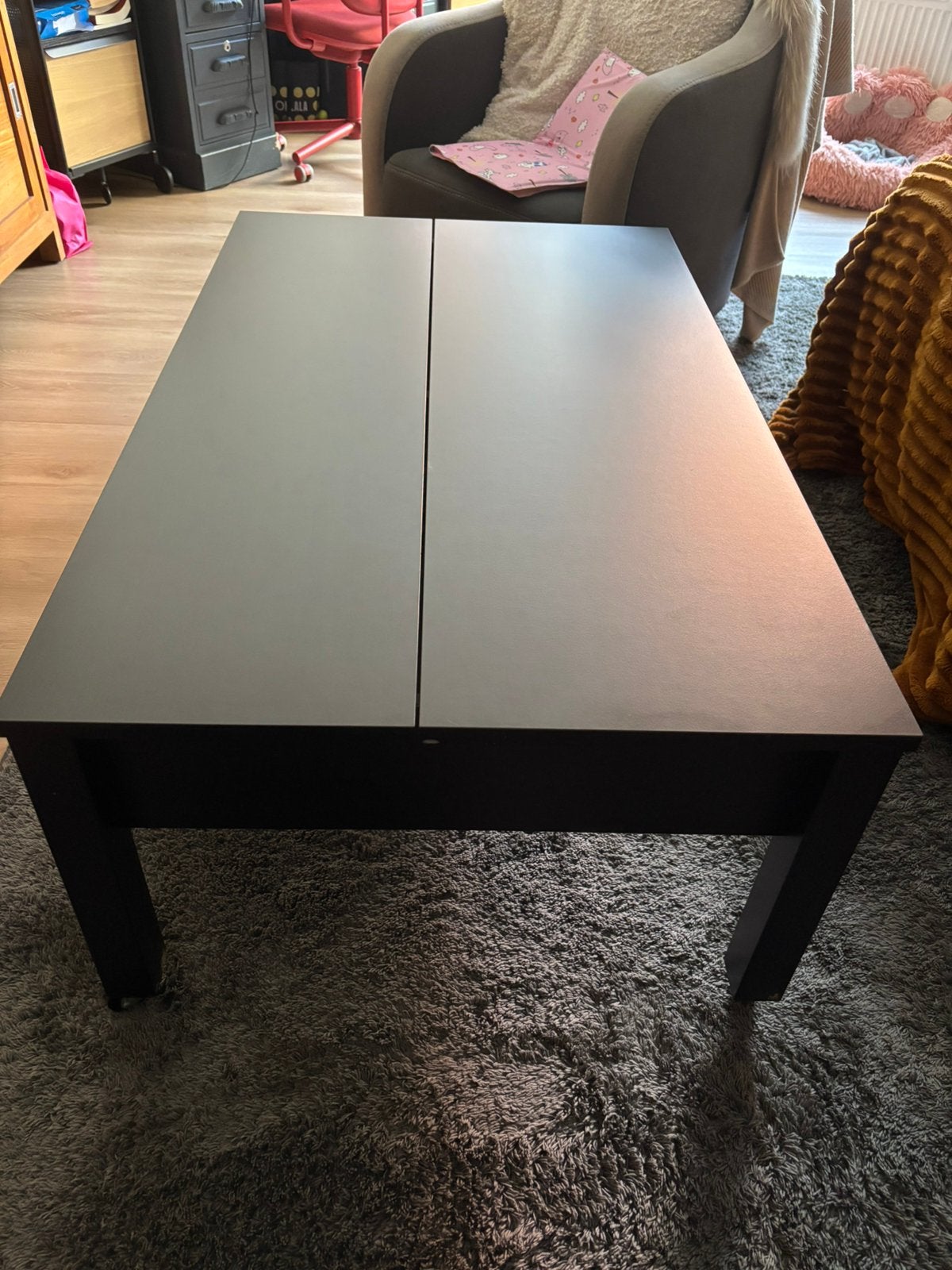 Table basse marron foncé sur roulettes, Enlèvement, Comme neuf